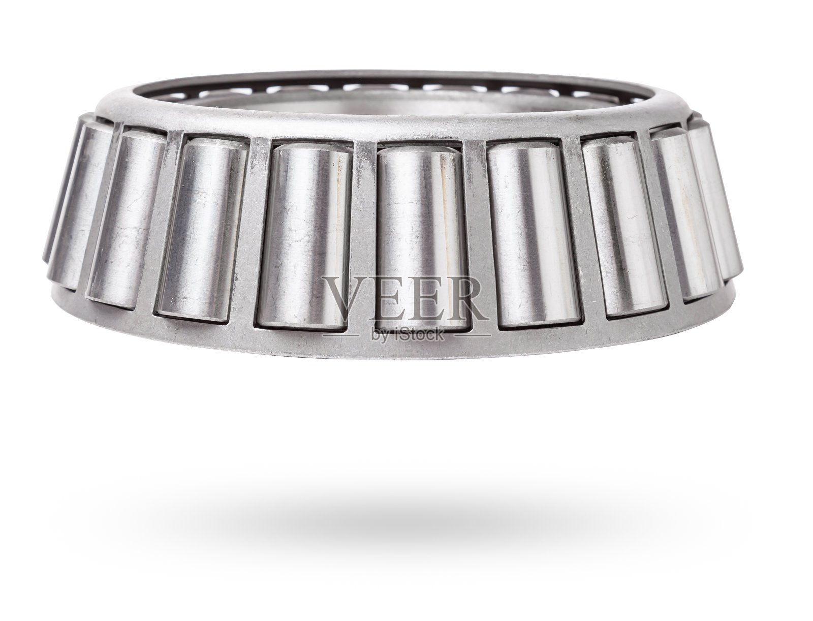 闪亮的金属单列圆滚子轴承，旨在吸收径向和单向轴向车辆载荷。在车间或汽车服务中销售零件或修理。照片摄影图片