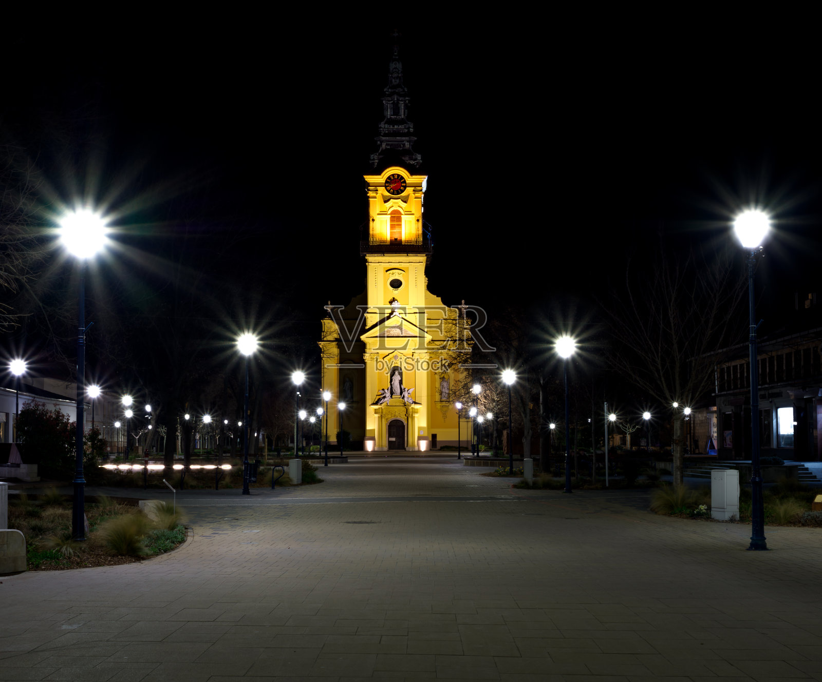 晚上的教堂照片摄影图片