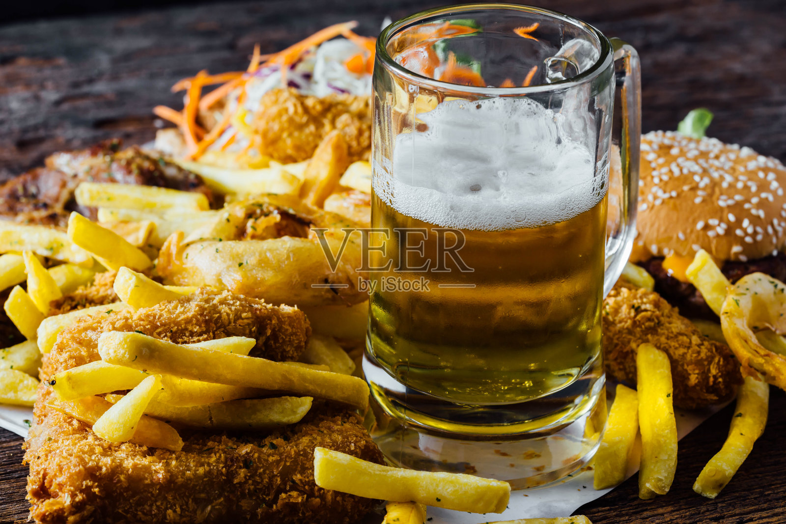 垃圾食品配啤酒照片摄影图片