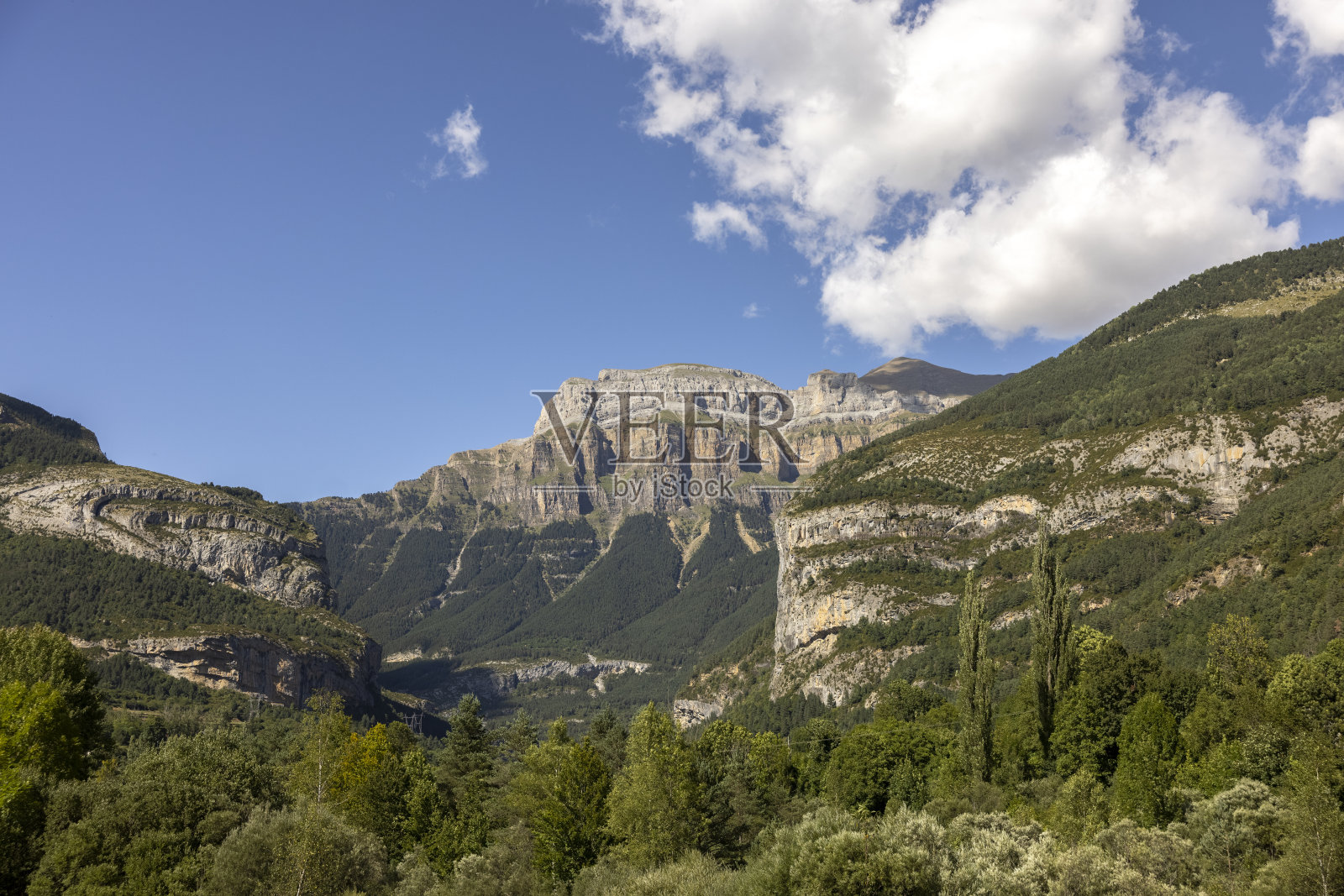 西班牙阿拉贡的Monte perdido照片摄影图片