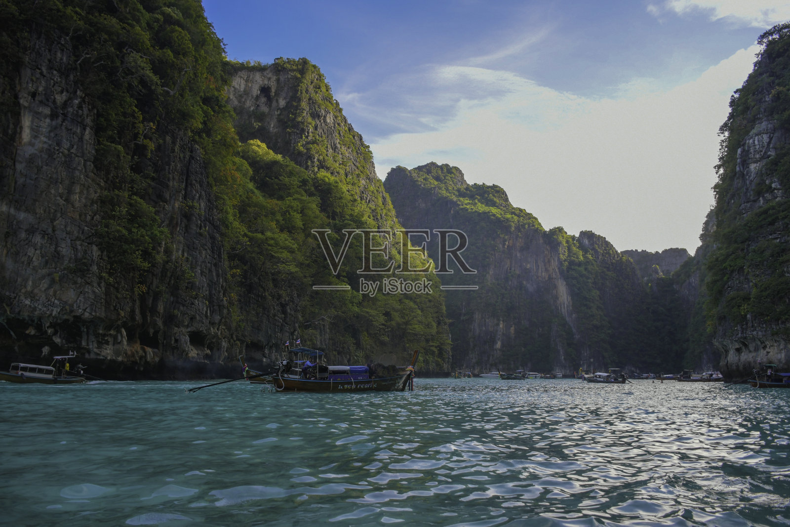 玛雅湾与绿松石水在皮皮岛泰国甲米照片摄影图片