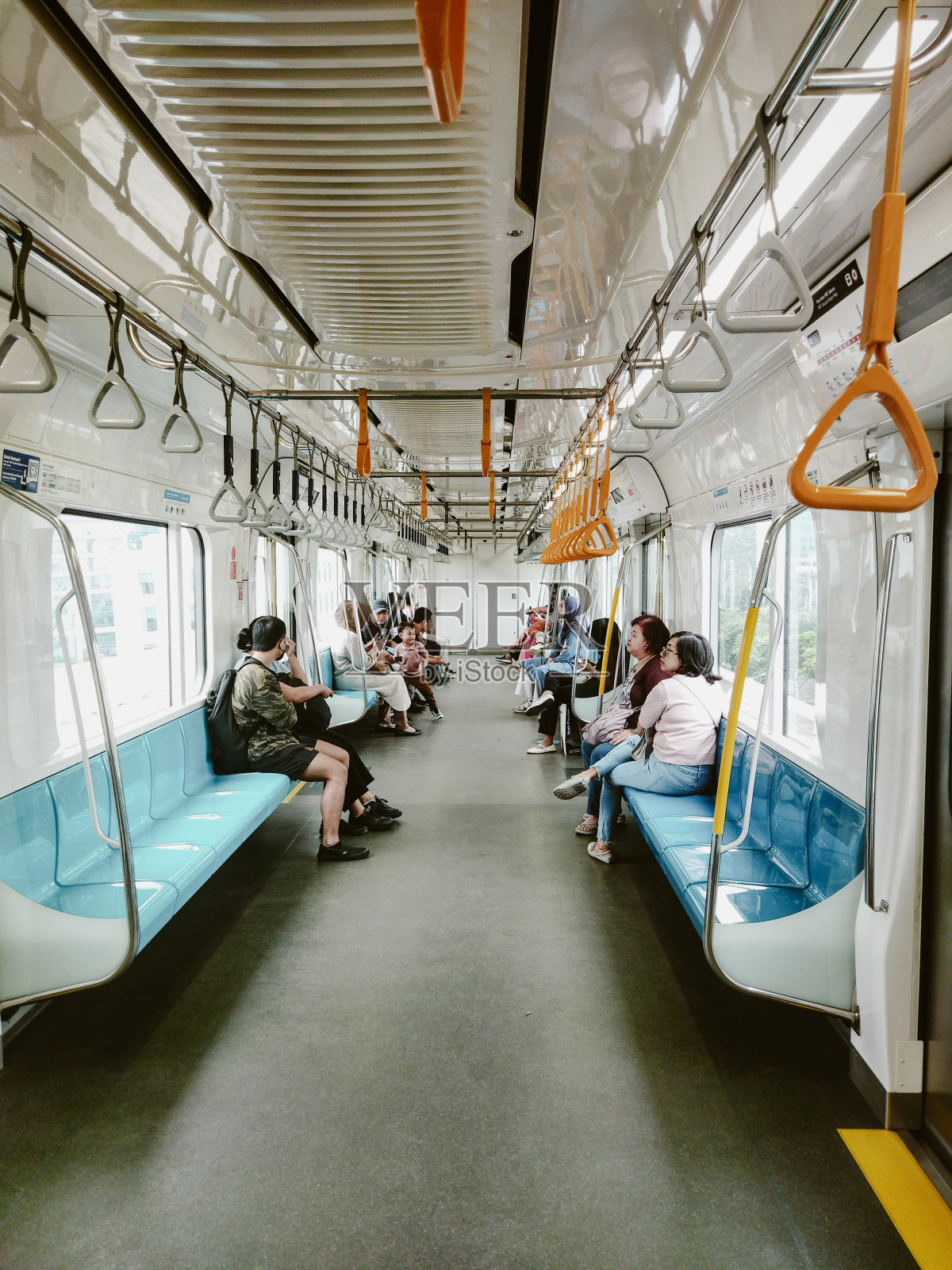 雅加达快速公交系统内部照片摄影图片