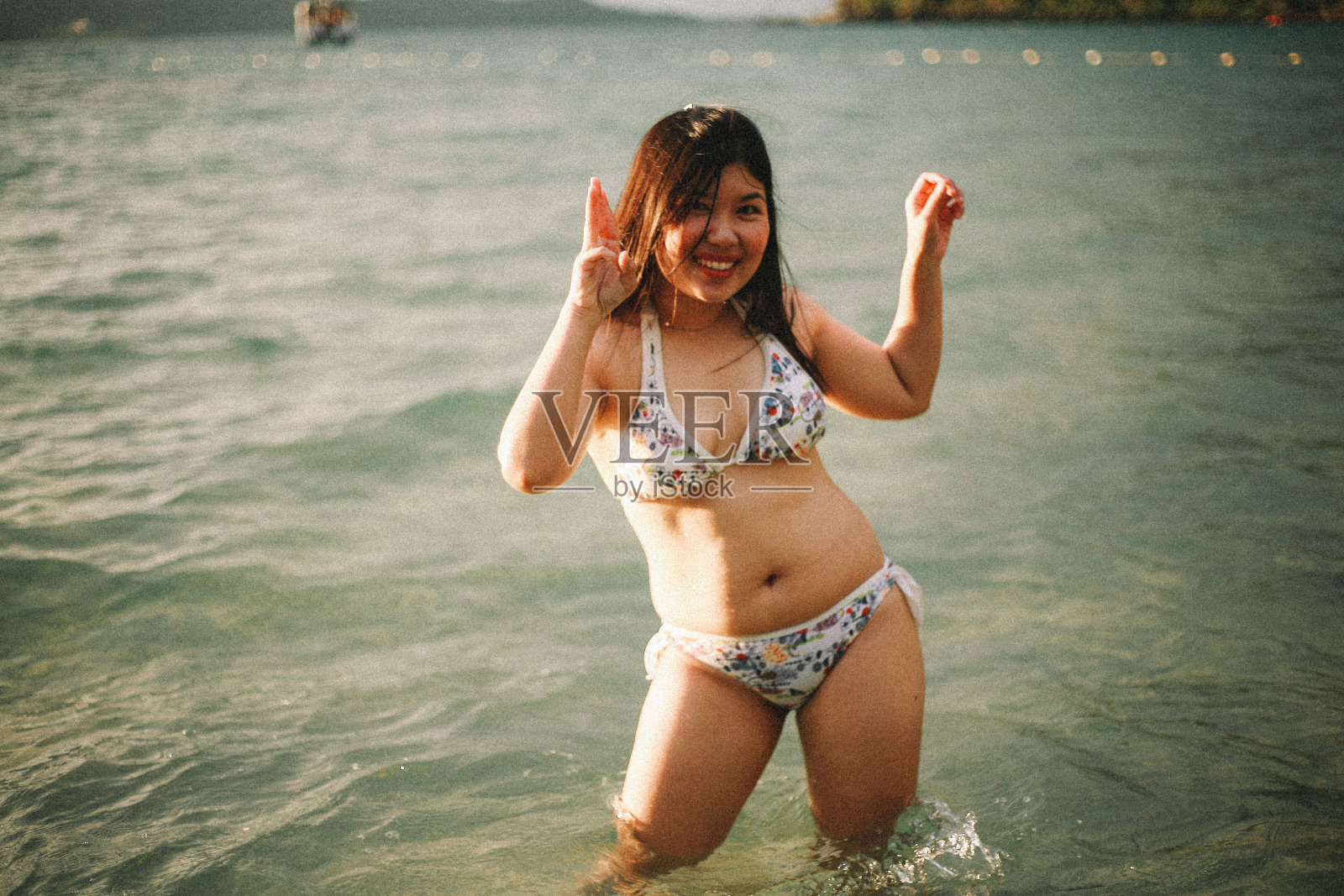 泰国女子在海上旅行照片摄影图片