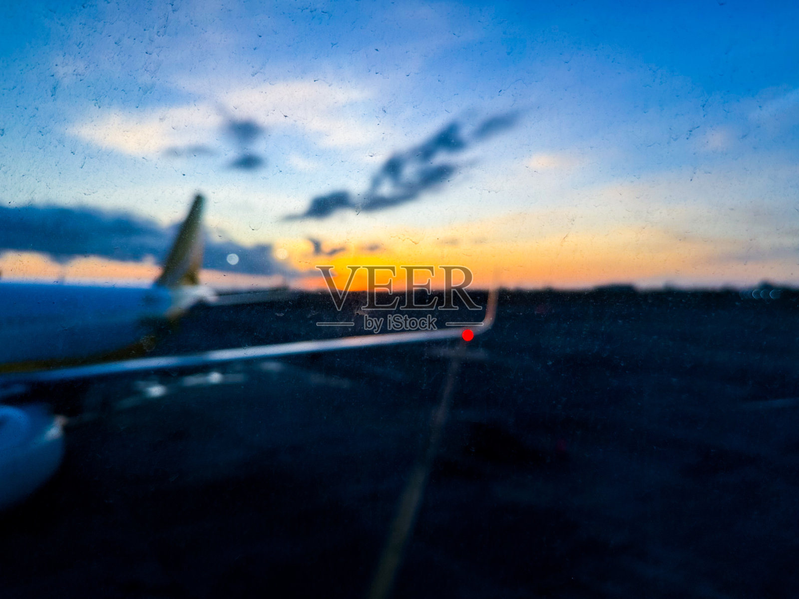 机场的日出照片摄影图片