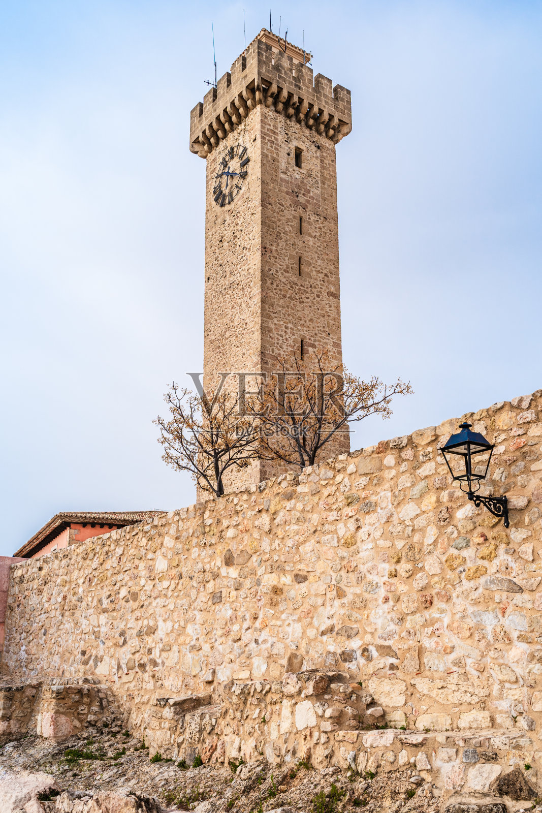 西班牙卡斯蒂利亚-拉曼恰昆卡的Mangana塔照片摄影图片