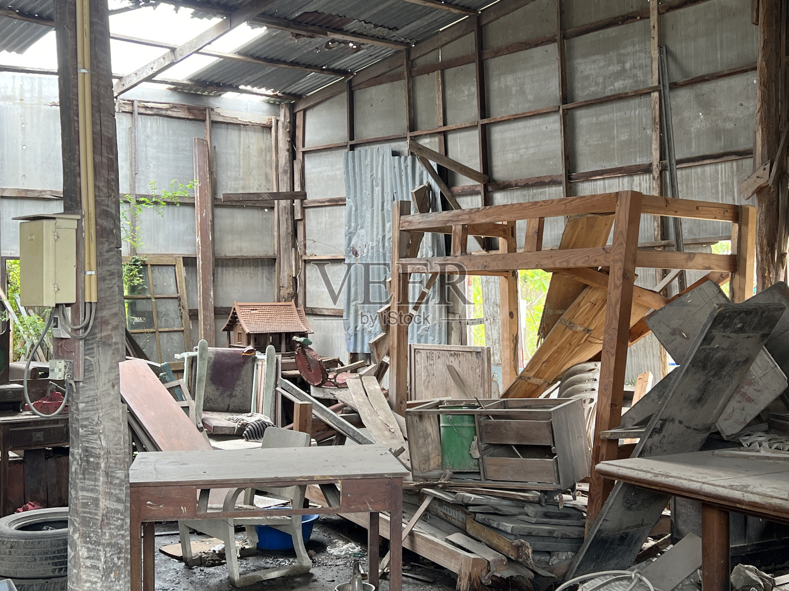 城里废弃的旧工厂照片摄影图片