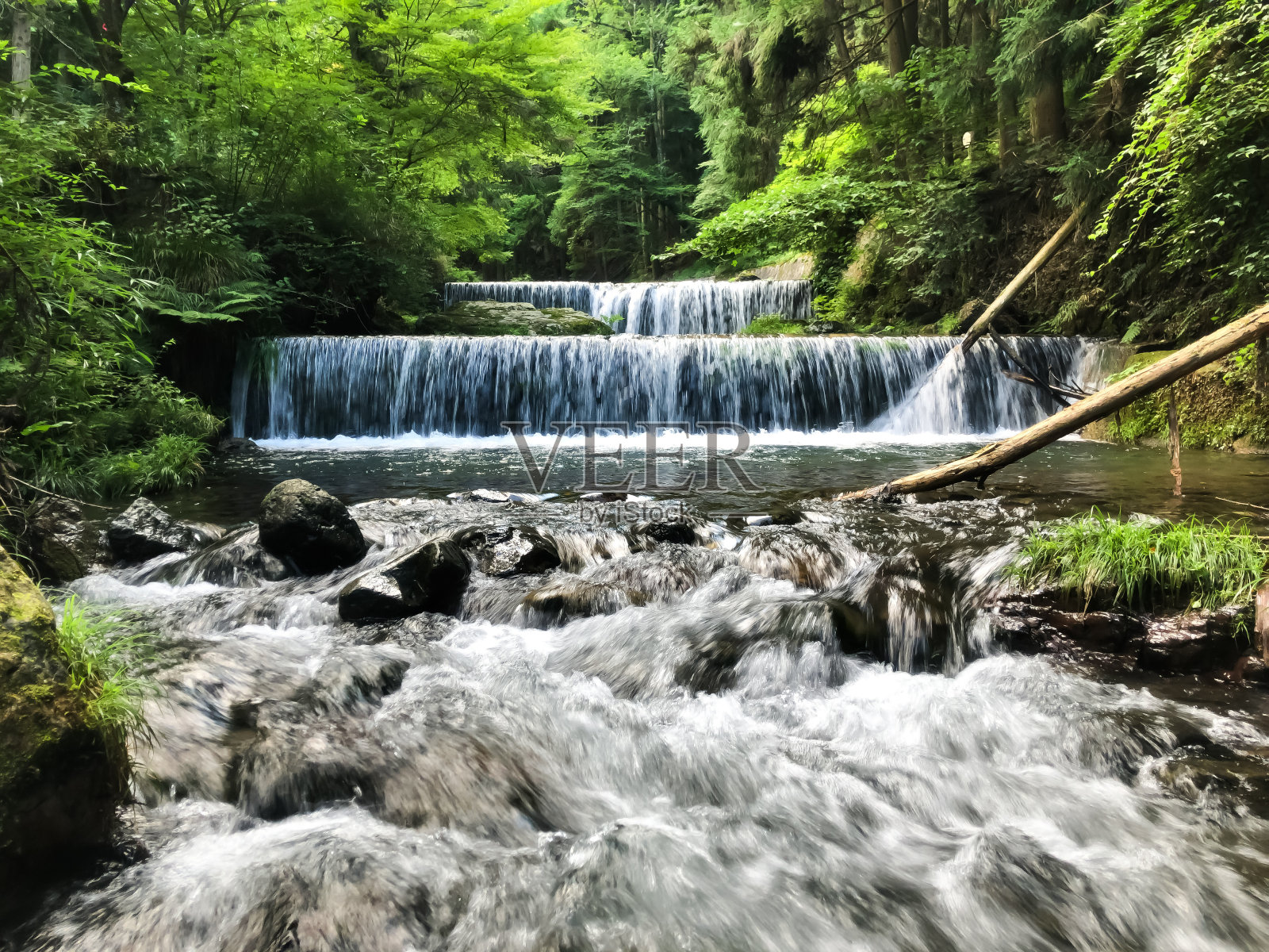 京都美丽的山涧照片摄影图片