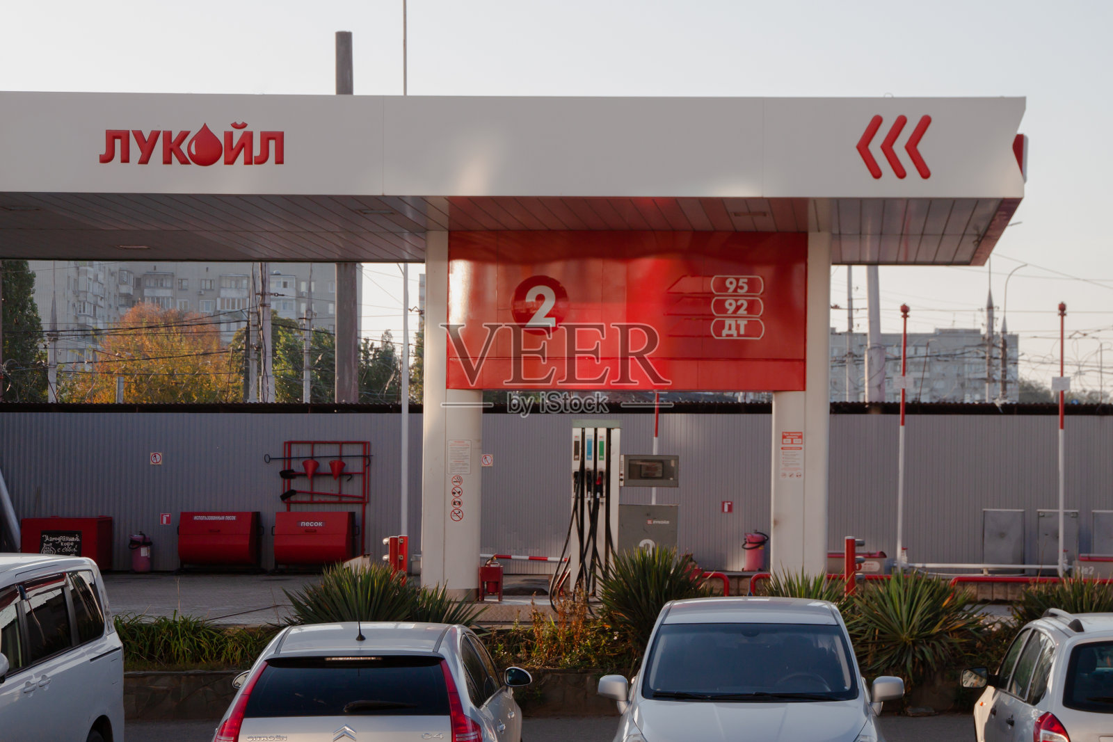 克拉斯诺达尔市卢克石油公司的加油站照片摄影图片