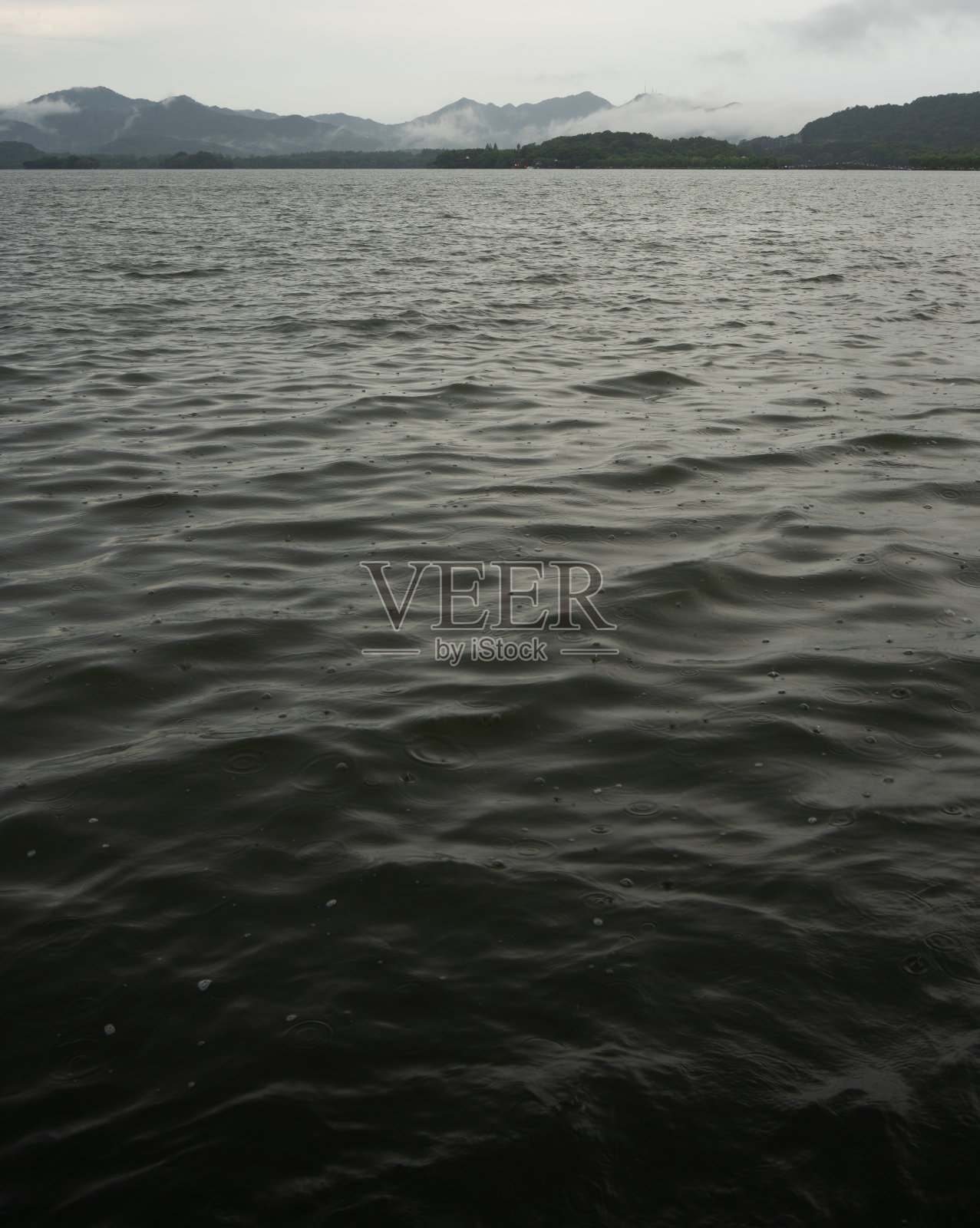 西湖的雨照片摄影图片