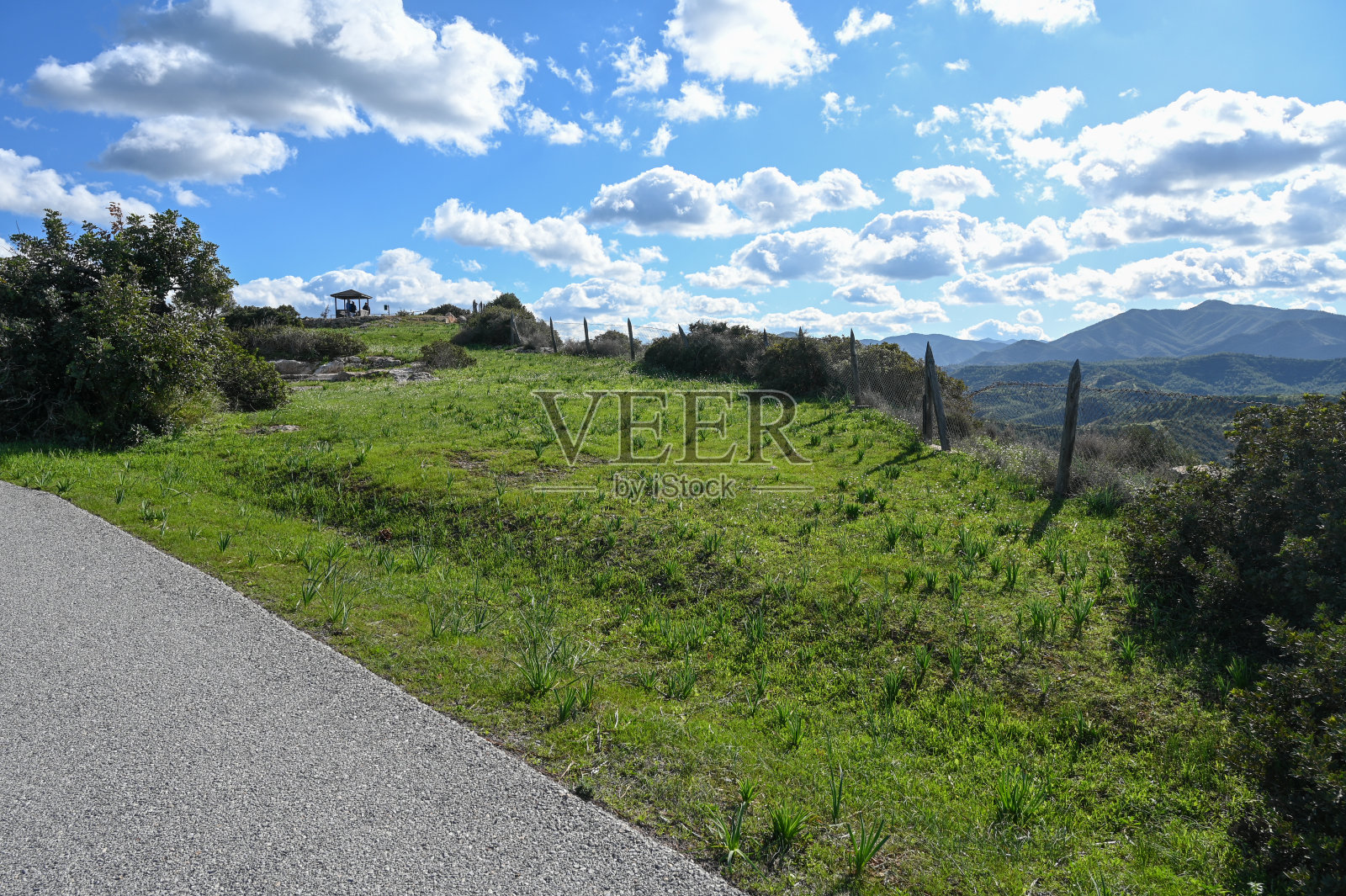 冬天北塞浦路斯Morphou湾上方的山脉照片摄影图片