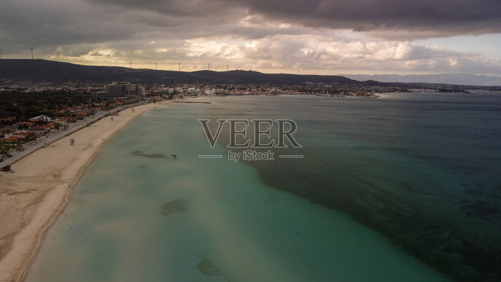 Ilıca公众泳滩鸟瞰图。Cesme Izmir土耳其照片摄影图片