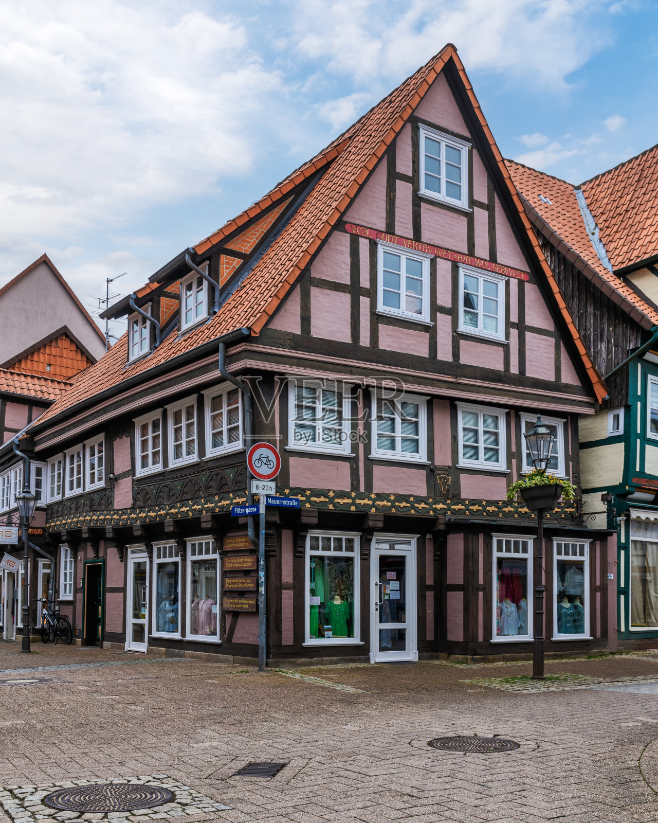 德国策勒老城中美丽的半木结构中世纪建筑照片摄影图片