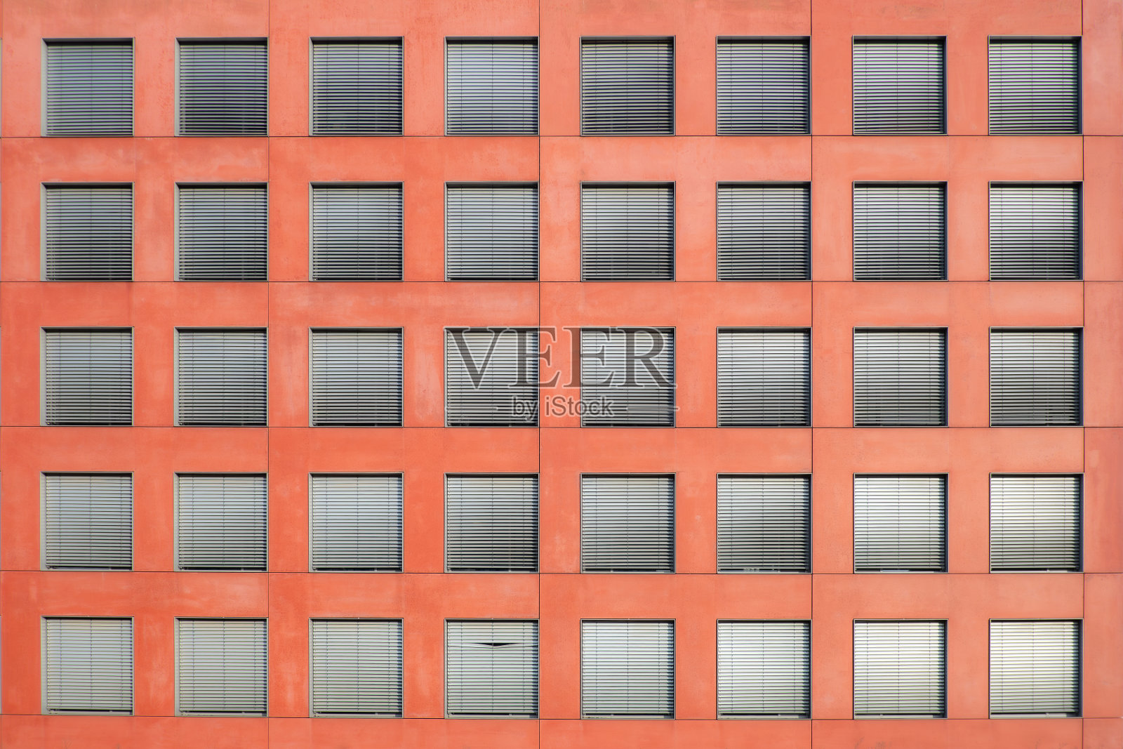 蒙顿在现代建筑上的一个带有百叶窗的外立面抽象镜头照片摄影图片