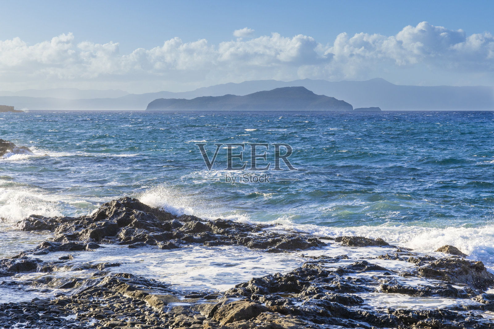 欧洲、希腊、克里特岛、哈尼亚。靠近地中海沿岸的港口。照片摄影图片