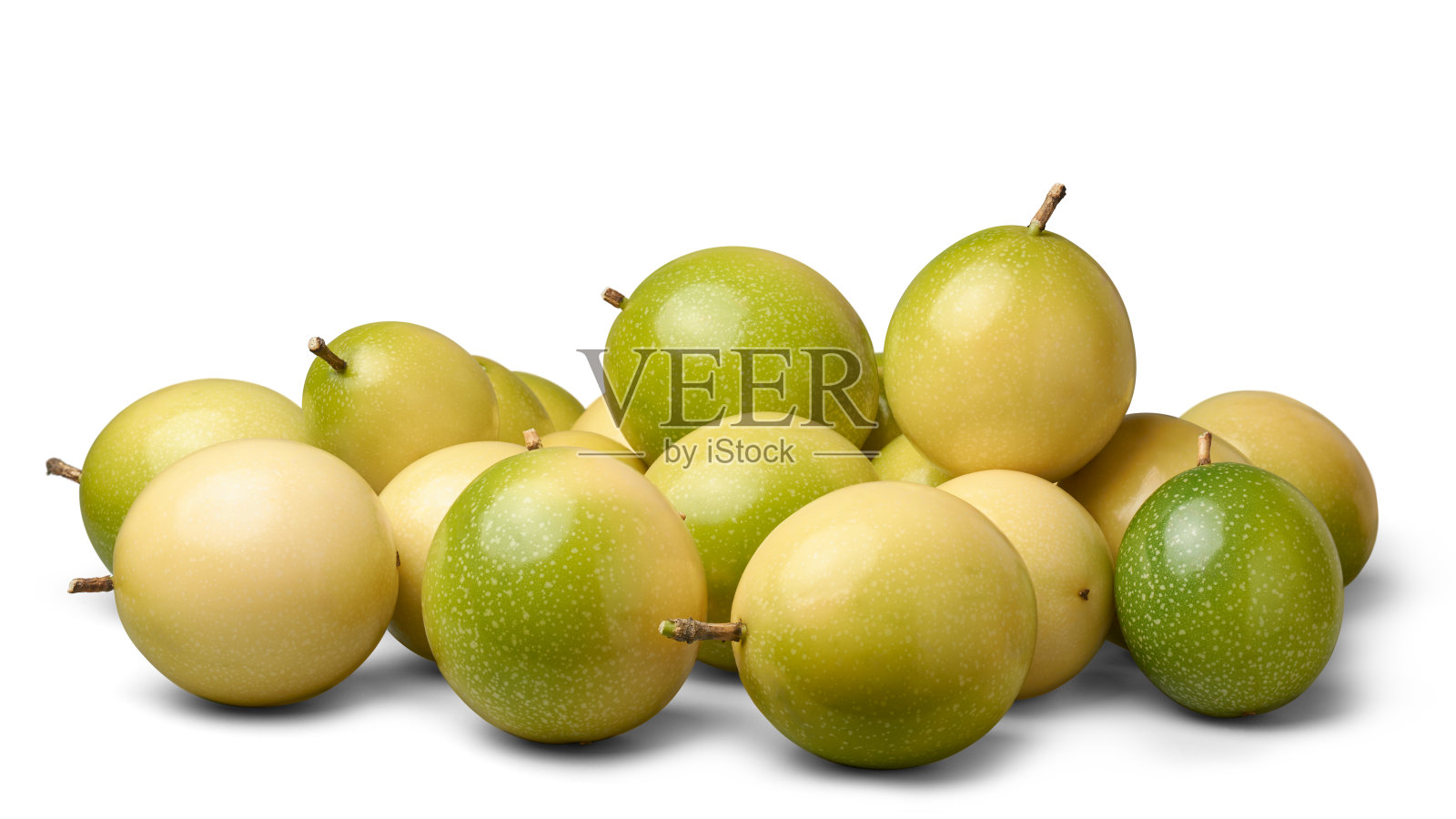 一堆百香果孤立的白色背景照片摄影图片