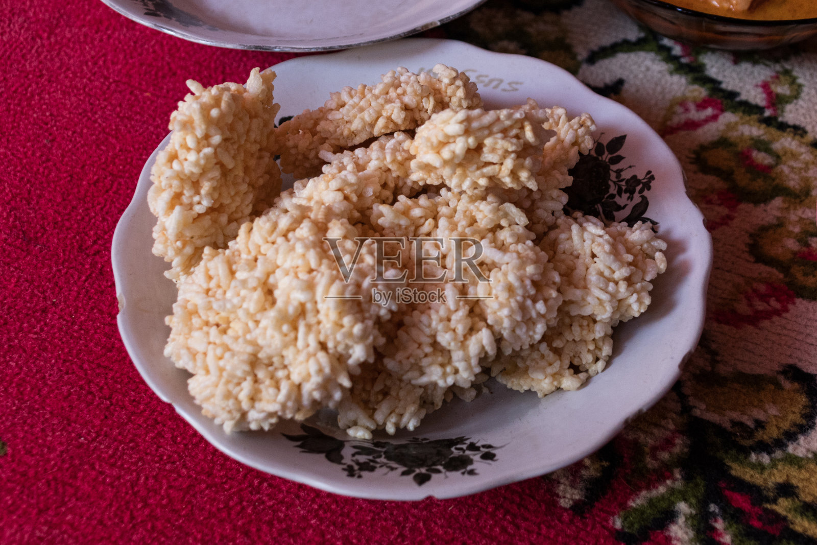 在盘子里盛上清热姜照片摄影图片