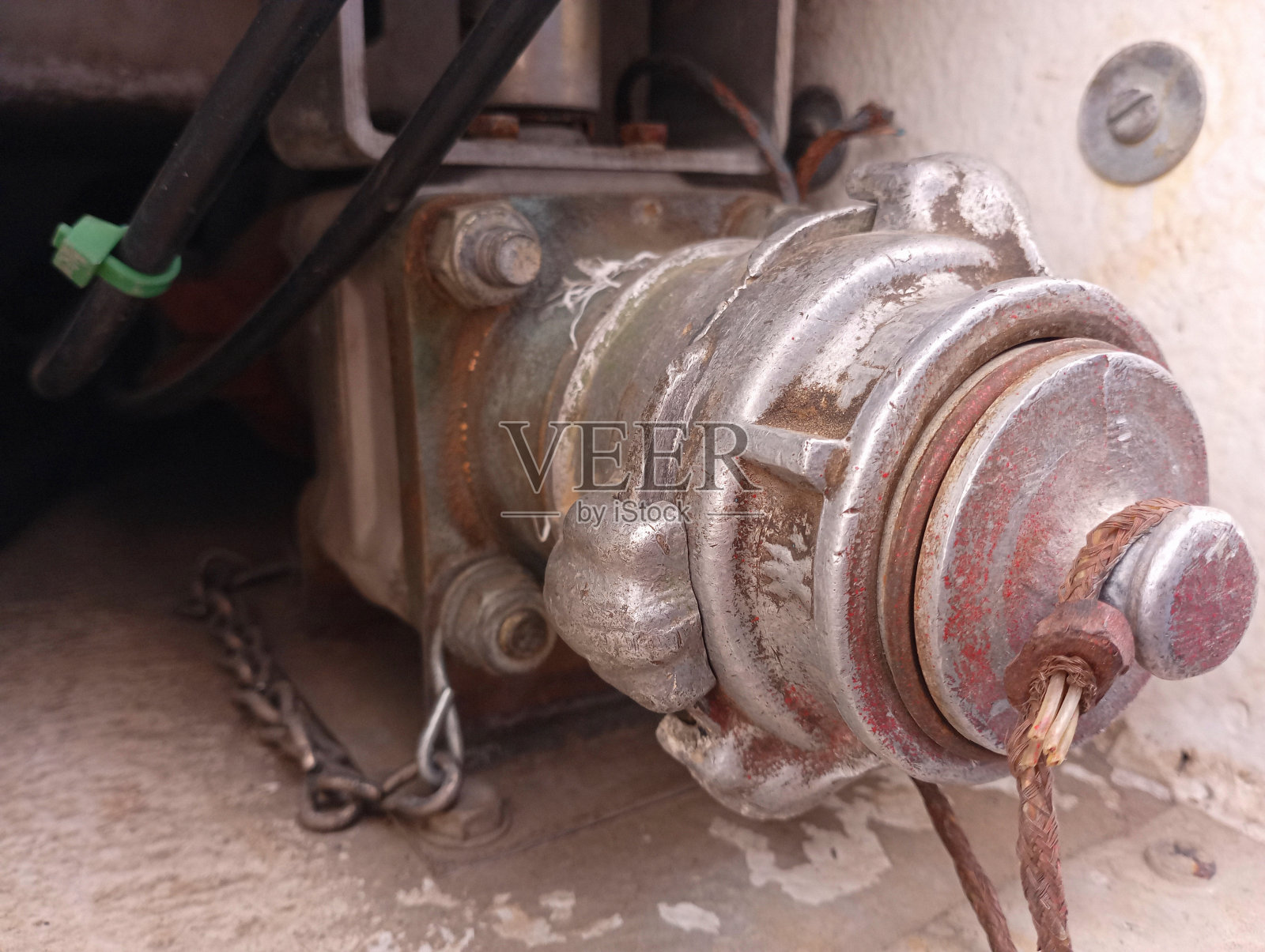 消防车里用来灭火的水管是用塞子密封的。照片摄影图片