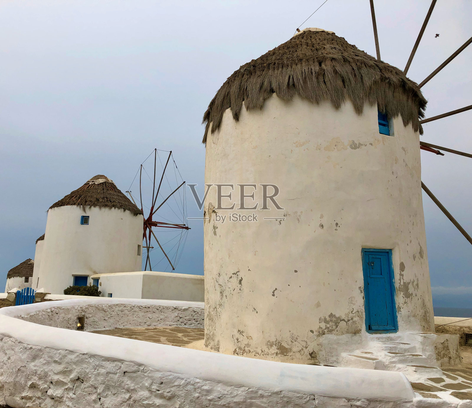 希腊岛上的风车照片摄影图片