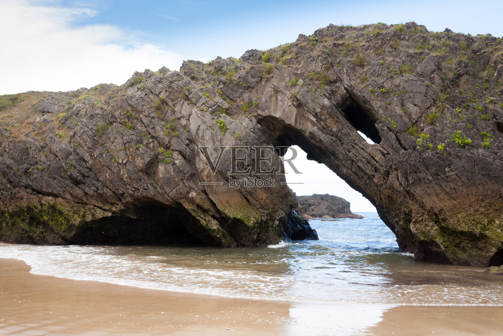西班牙圣安托林海滩的岩层照片摄影图片