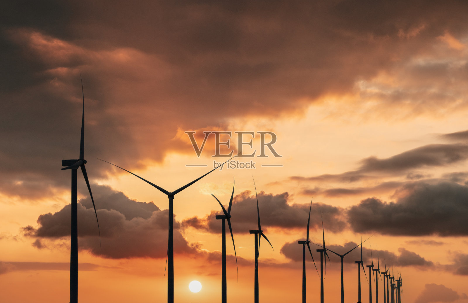 风力涡轮机农场，风力发电设备，清洁能源概念，可再生能源照片摄影图片