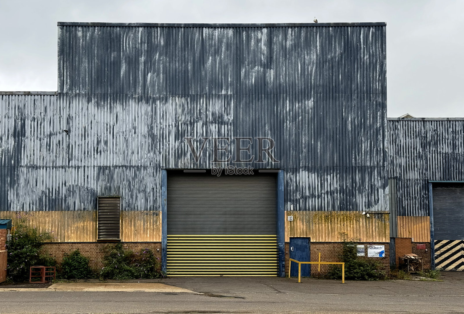 旧工厂门照片摄影图片