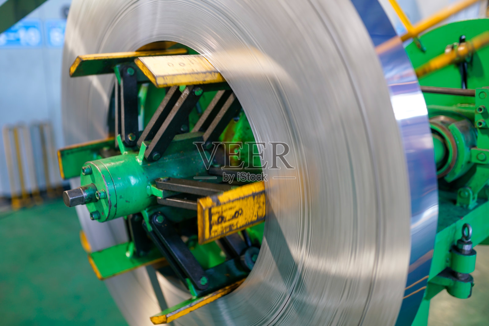 不锈钢片堆叠在一起照片摄影图片