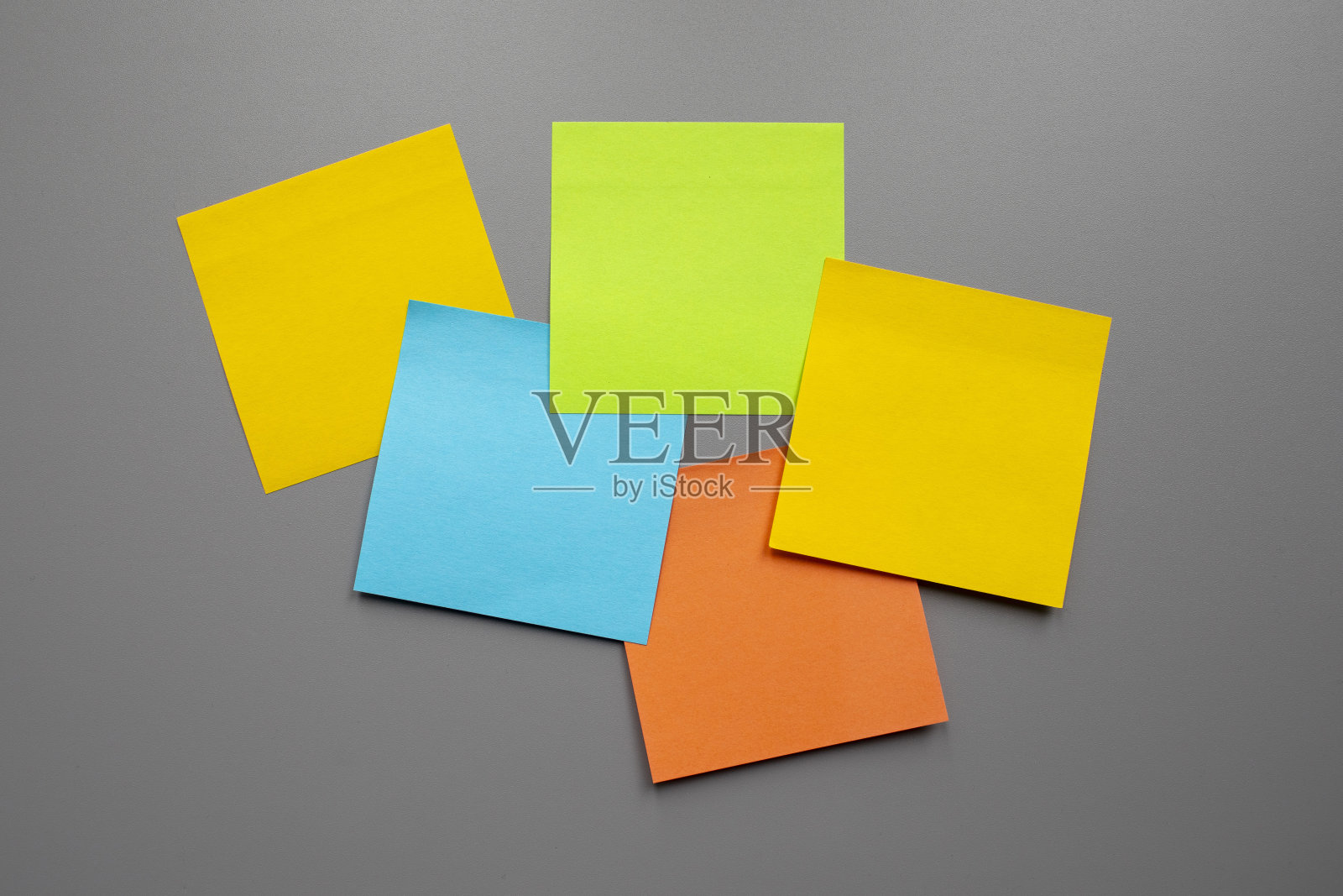 五张空白的不干胶便条照片摄影图片