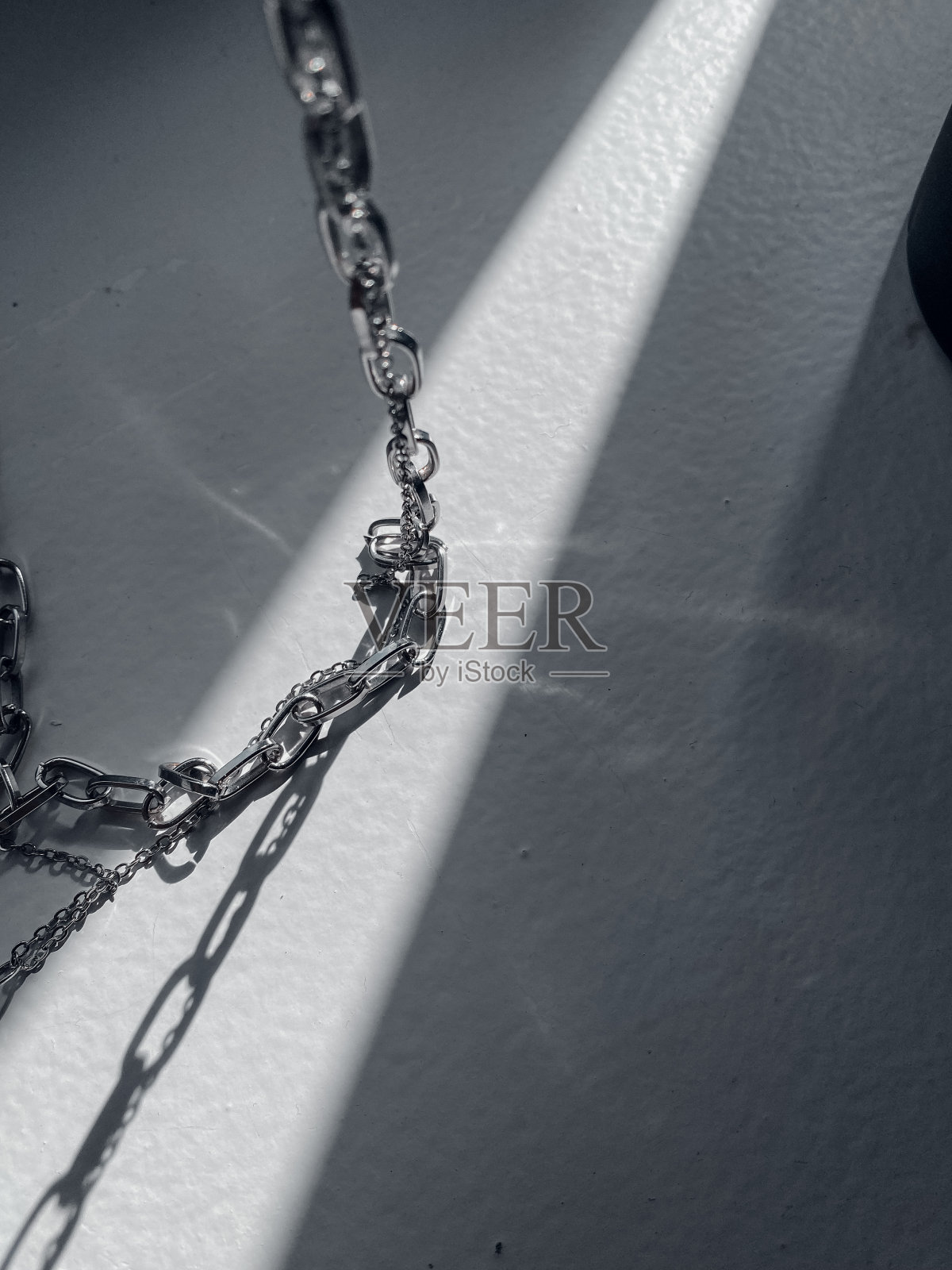 银颈首饰照片摄影图片