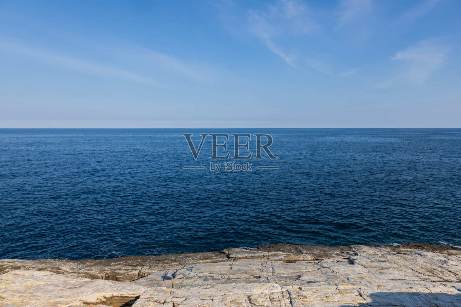 塔索斯岛美丽的海滨景观-吉奥拉泻湖-宙斯之眼。照片摄影图片