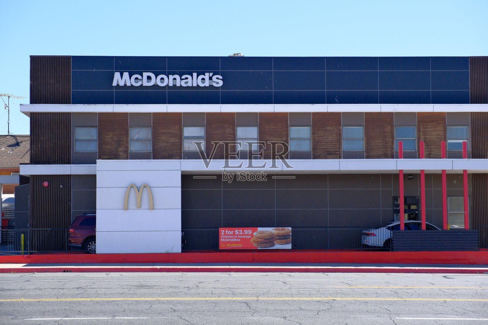 麦当劳的得来速餐厅照片摄影图片