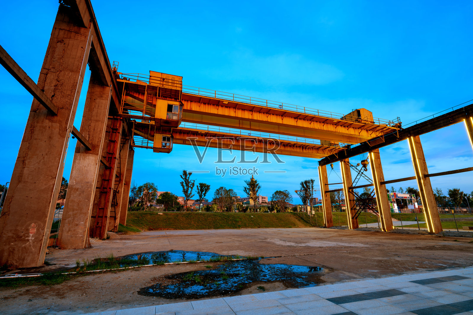 洞庭湖的钢结构照片摄影图片