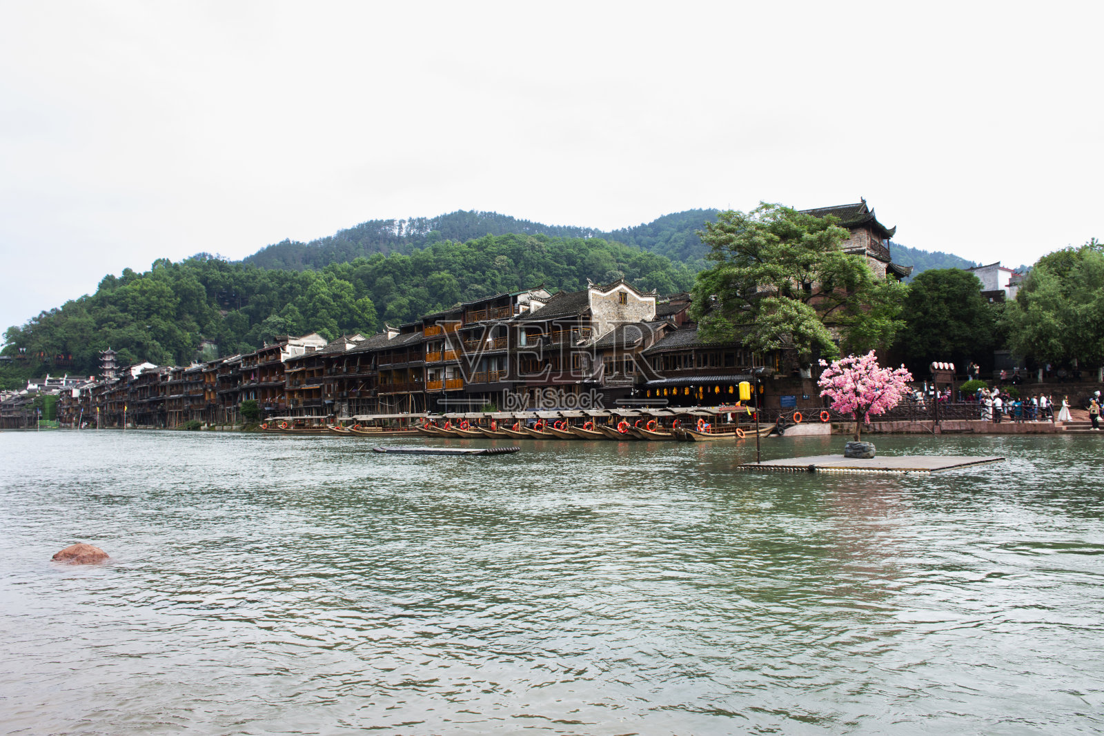 中国湖南湘西凤凰古城或仿古凤凰古城的历史建筑照片摄影图片