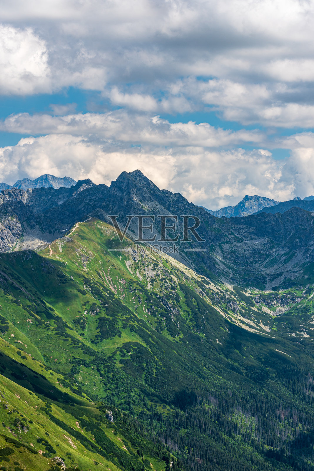 西塔特拉山脉Malolucniak山的Swinica, Ladovy stit和高塔特拉山脉的许多其他peska照片摄影图片
