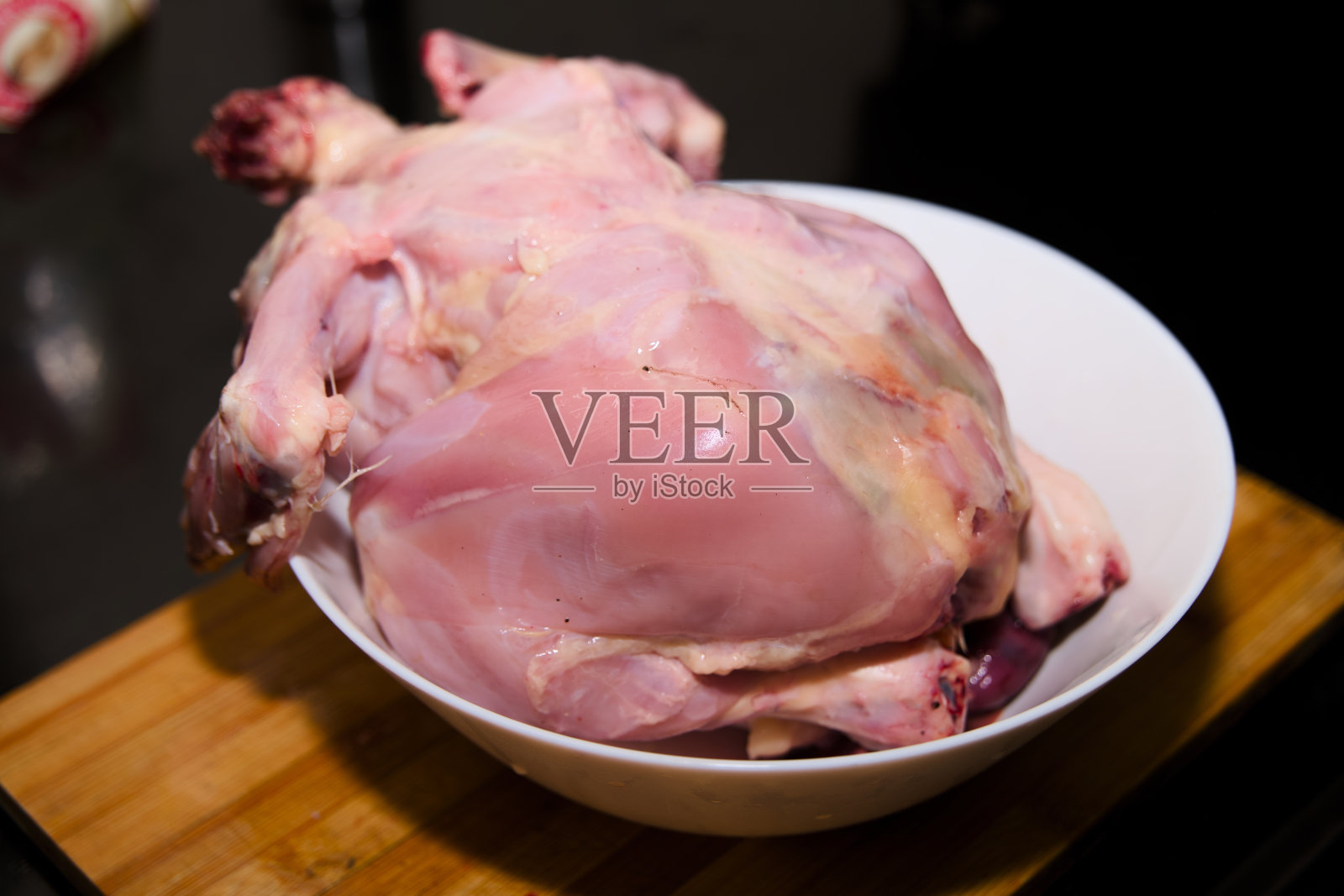 碗里生鸡照片摄影图片