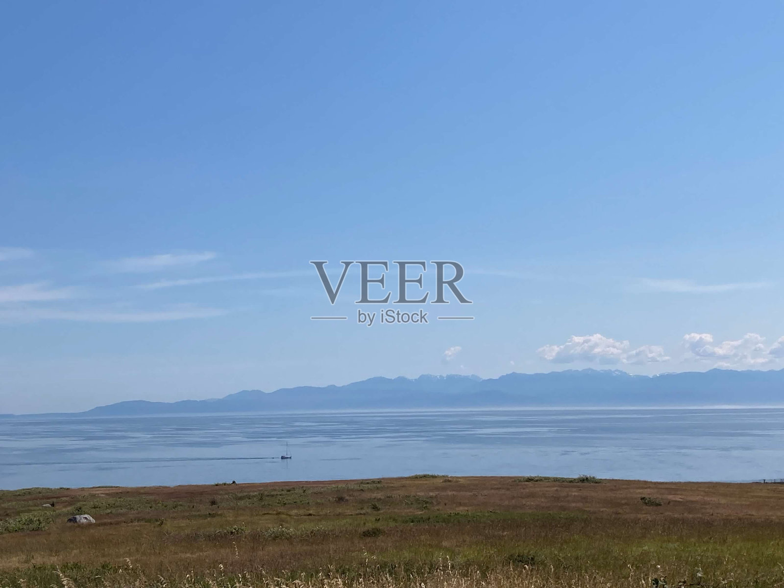 巴尔港的海港景色和田野照片摄影图片