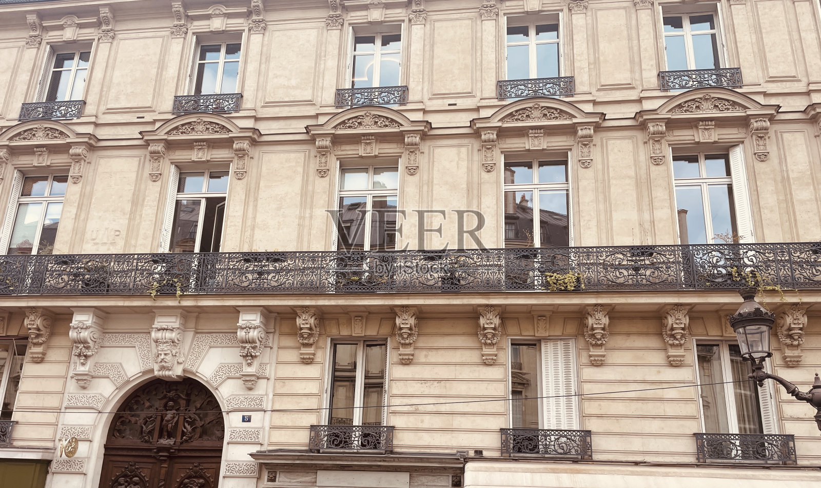 市中心一座迷人的建筑照片摄影图片