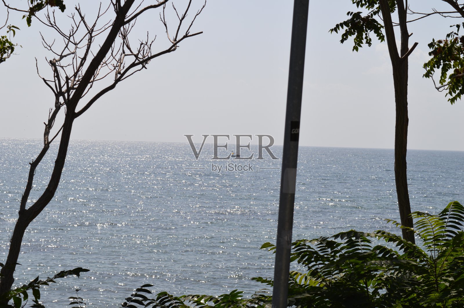 内塞巴尔，海的距离和地平线照片摄影图片