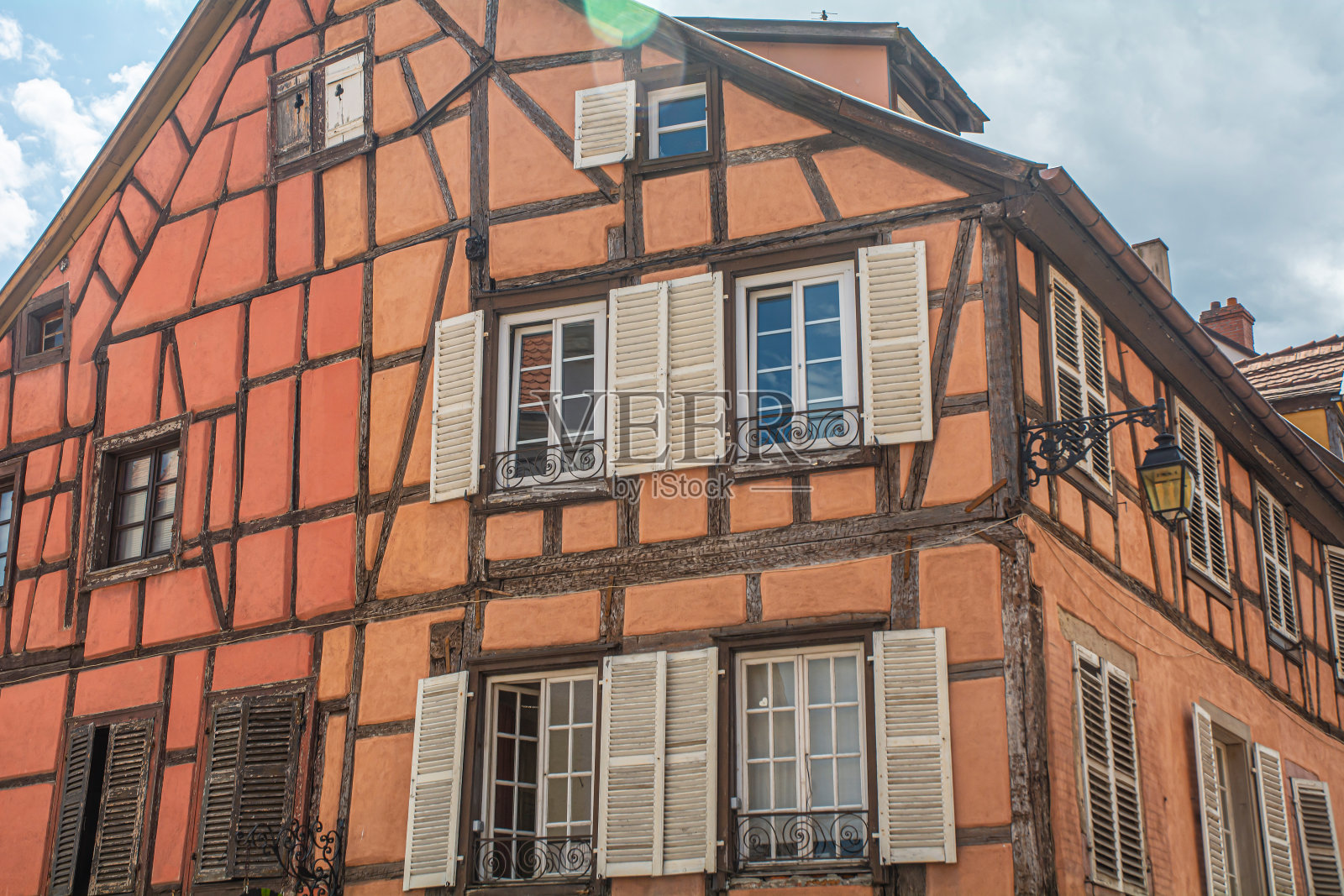 法国科尔马，传统建筑和色彩斑斓的外墙照片摄影图片