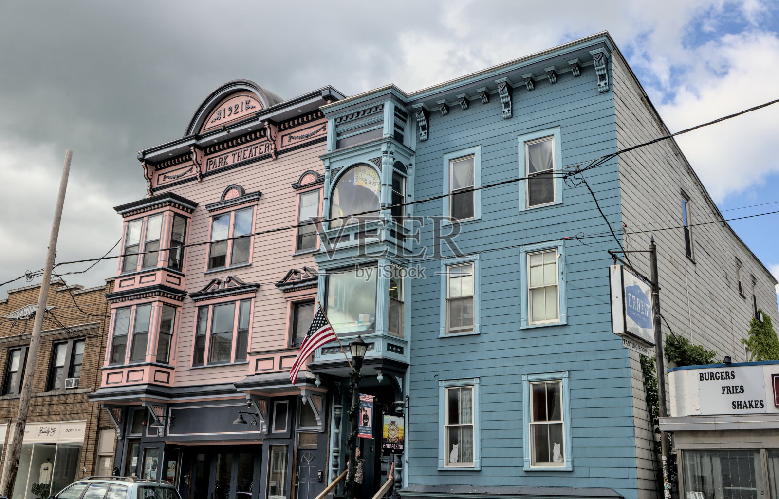 纽约哈德逊市中心沃伦街上的历史建筑。照片摄影图片