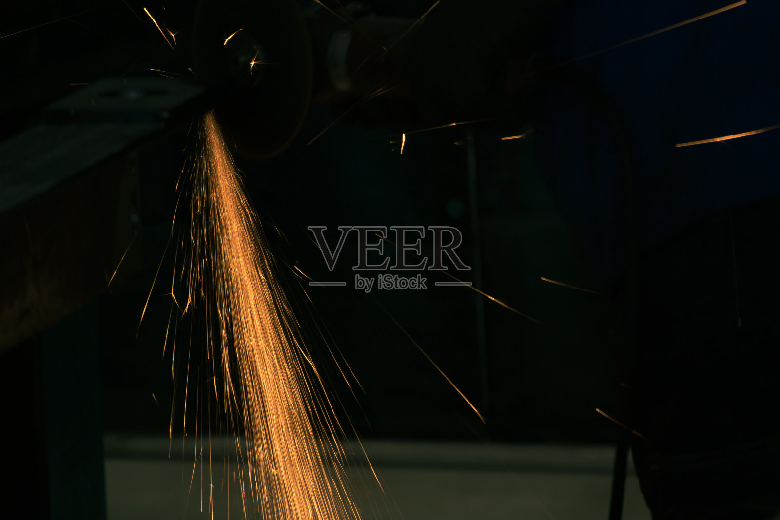 重工业金属加工的火花照片摄影图片