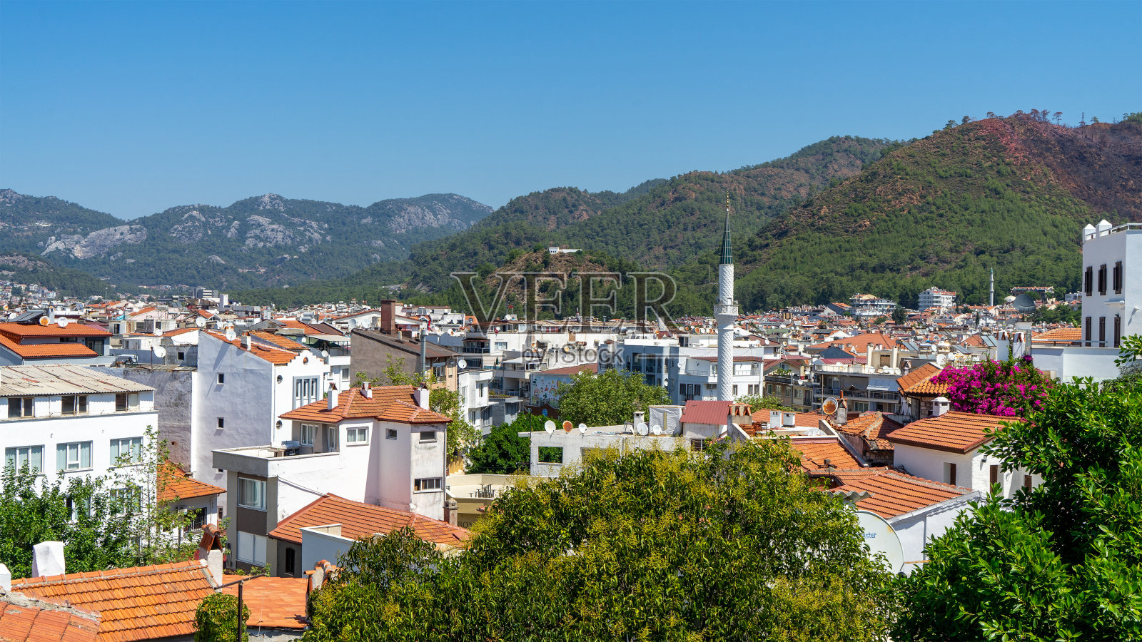 从马尔马里斯城堡的城墙上俯瞰老城，它位于土耳其的马尔马里斯照片摄影图片