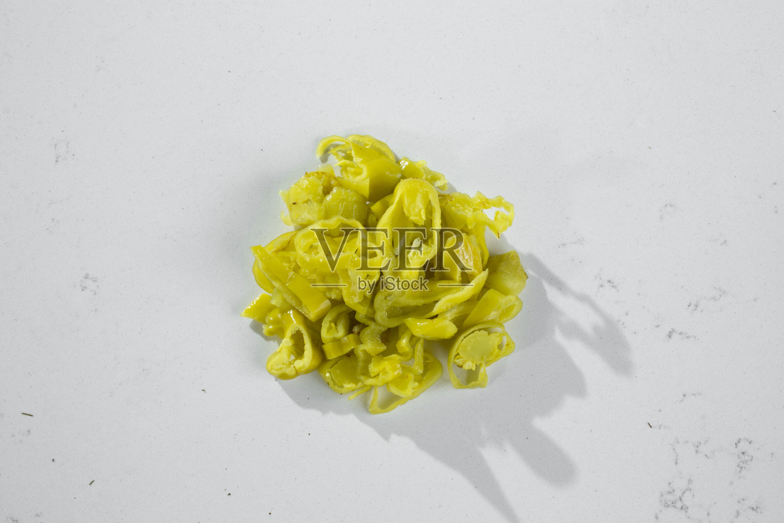 切碎的意大利辣香肠照片摄影图片