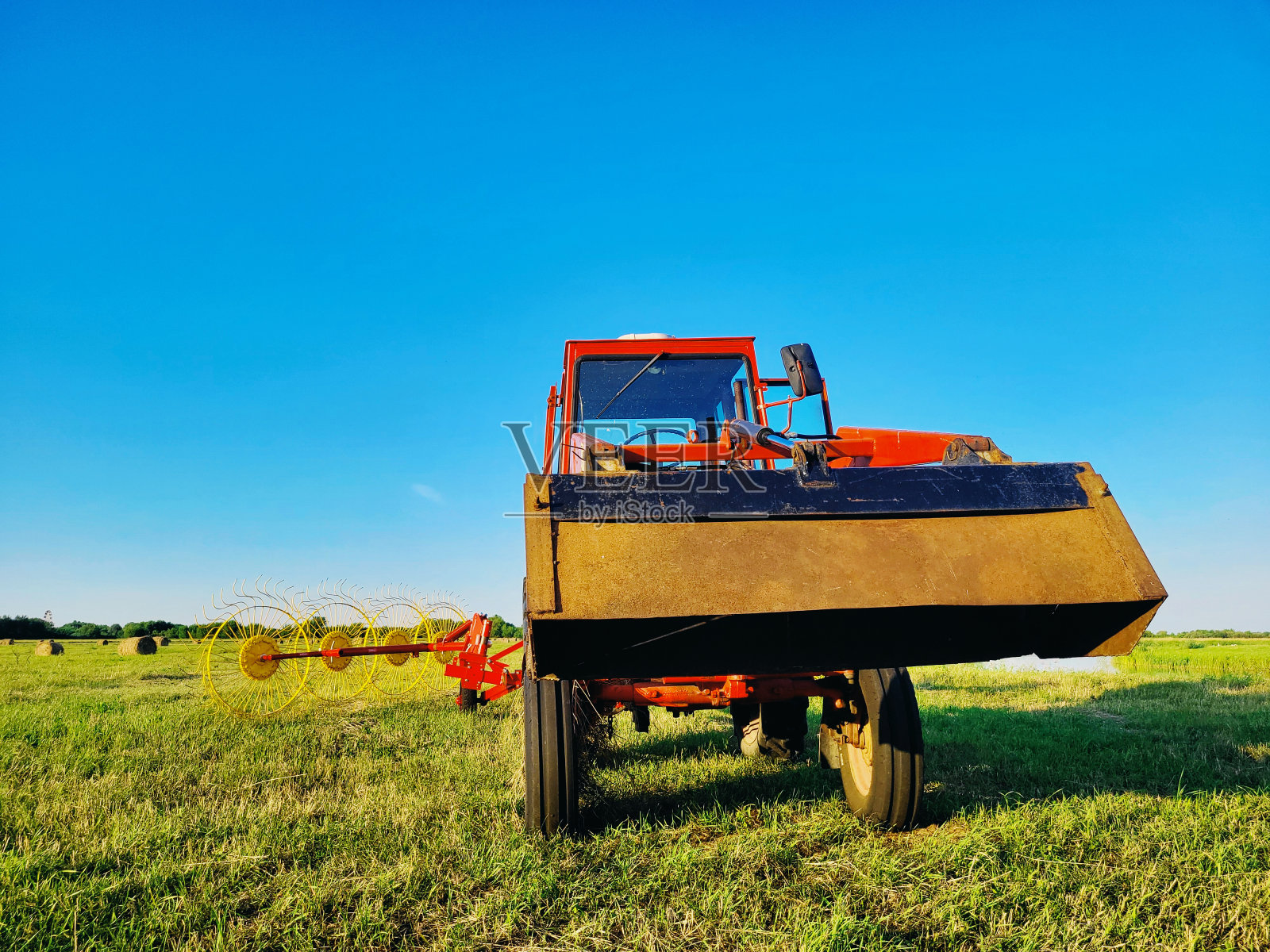 查看田间农业设备和机械照片摄影图片