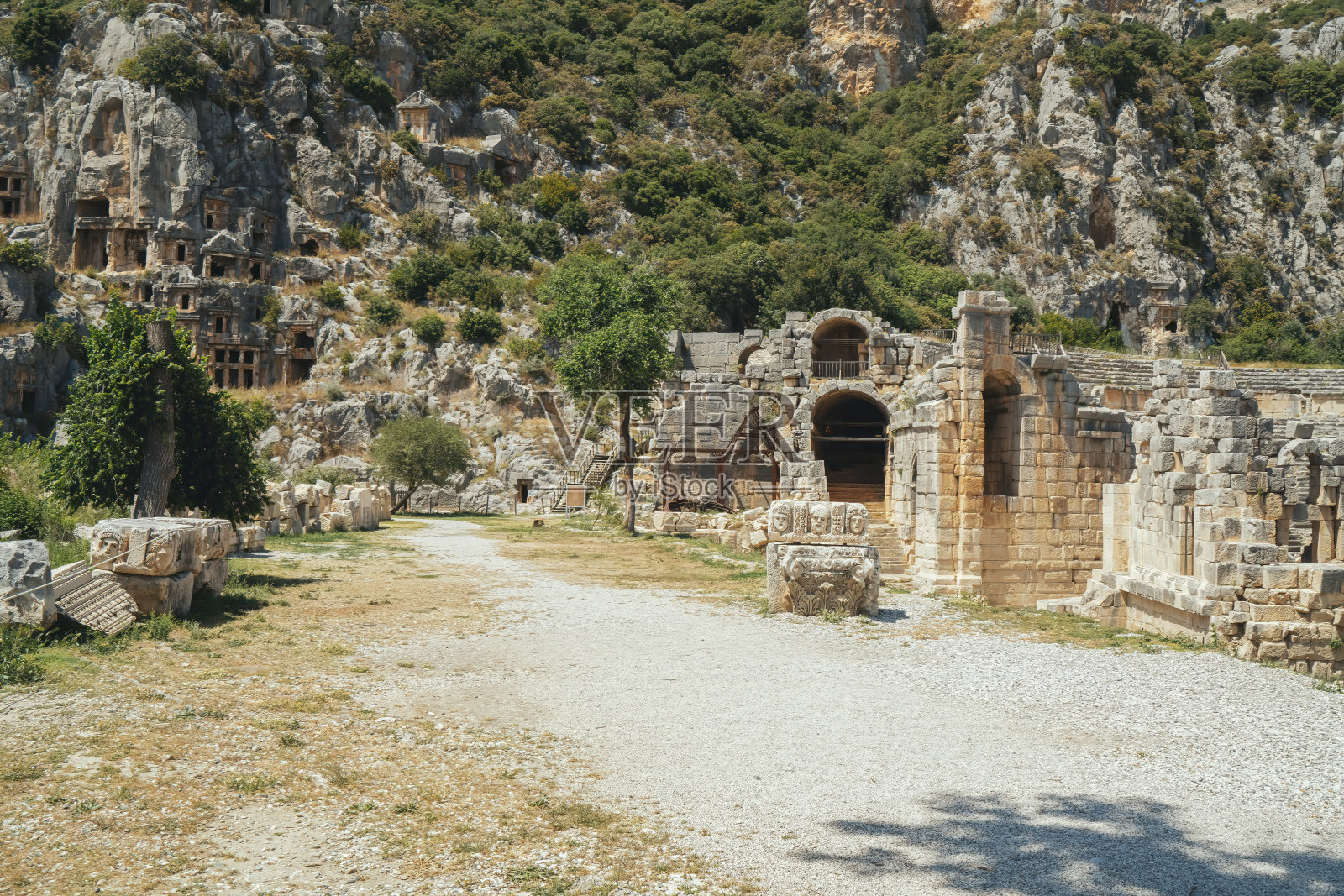 迈拉古城。古吕西亚石墓是土耳其的石墓。德姆雷的历史古迹。安塔利亚土耳其。照片摄影图片