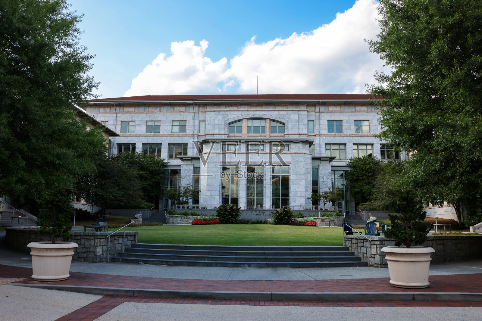 位于佐治亚州亚特兰大市埃默里大学校园内的医学院大楼照片摄影图片