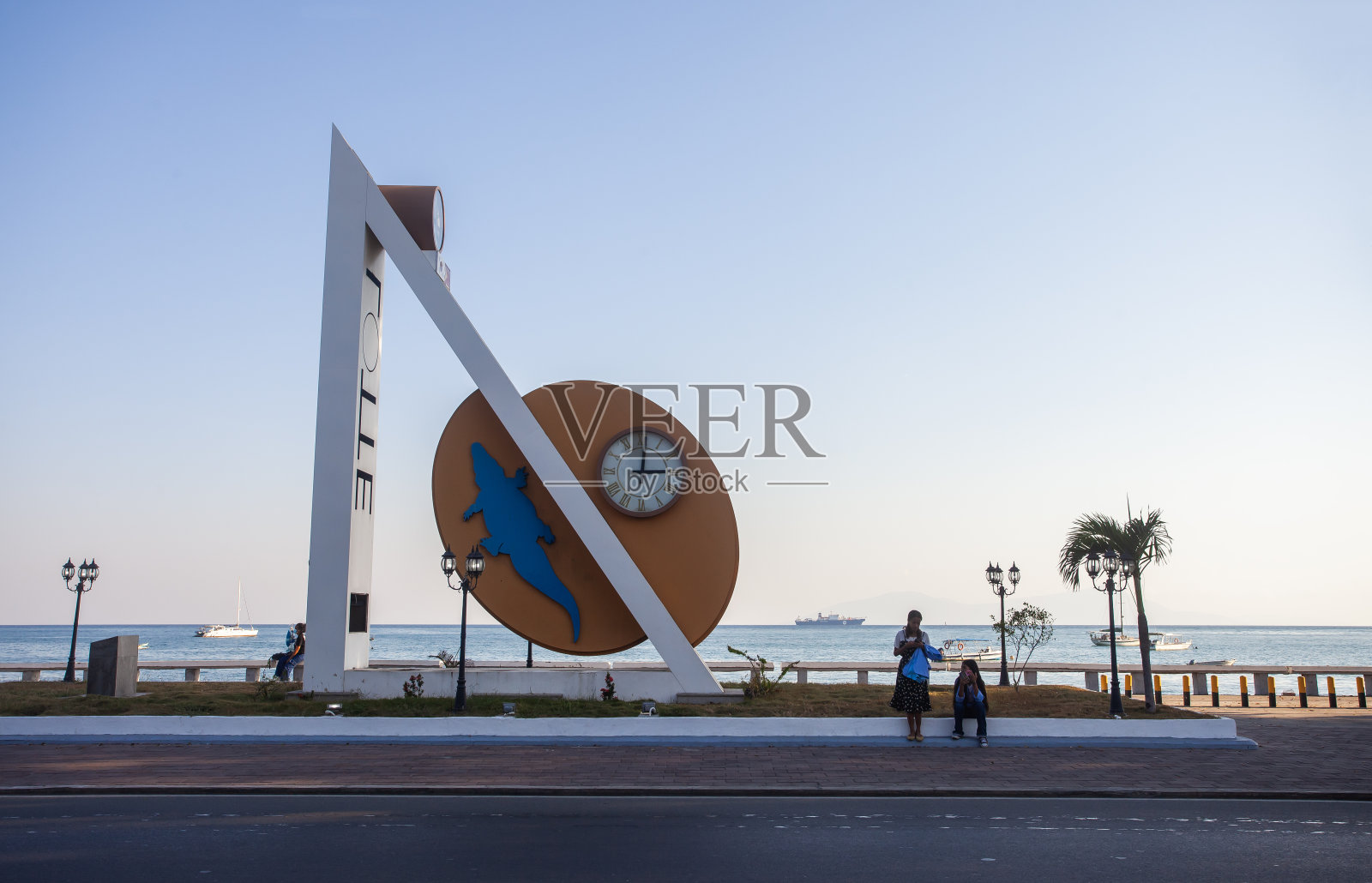 帕拉西奥海滩的公共空间和公园。这个地点是当地居民的活动场所，也是东帝汶帝力市0公里处。照片摄影图片