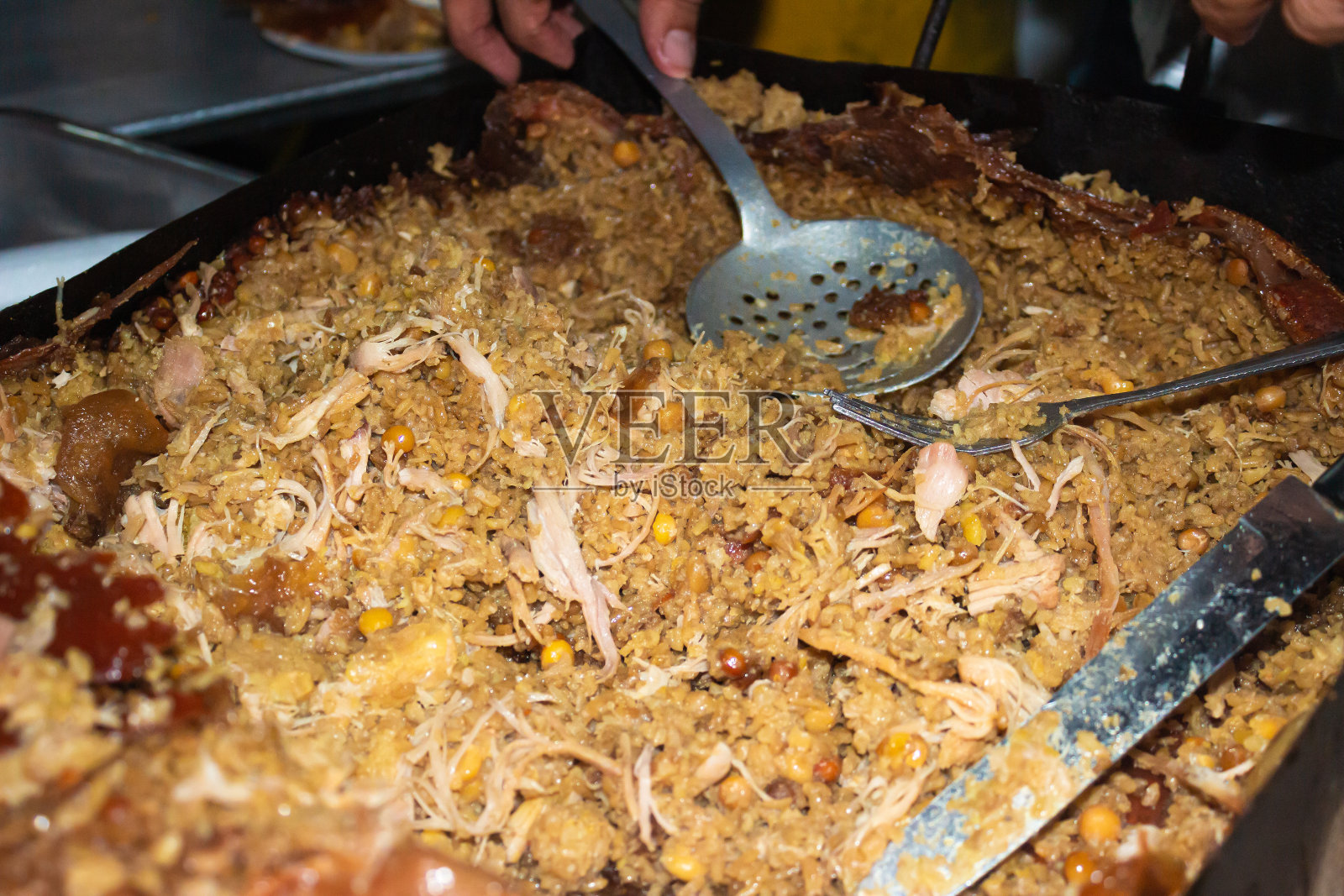 内华达-惠拉-哥伦比亚的黄米烤乳猪盘照片摄影图片