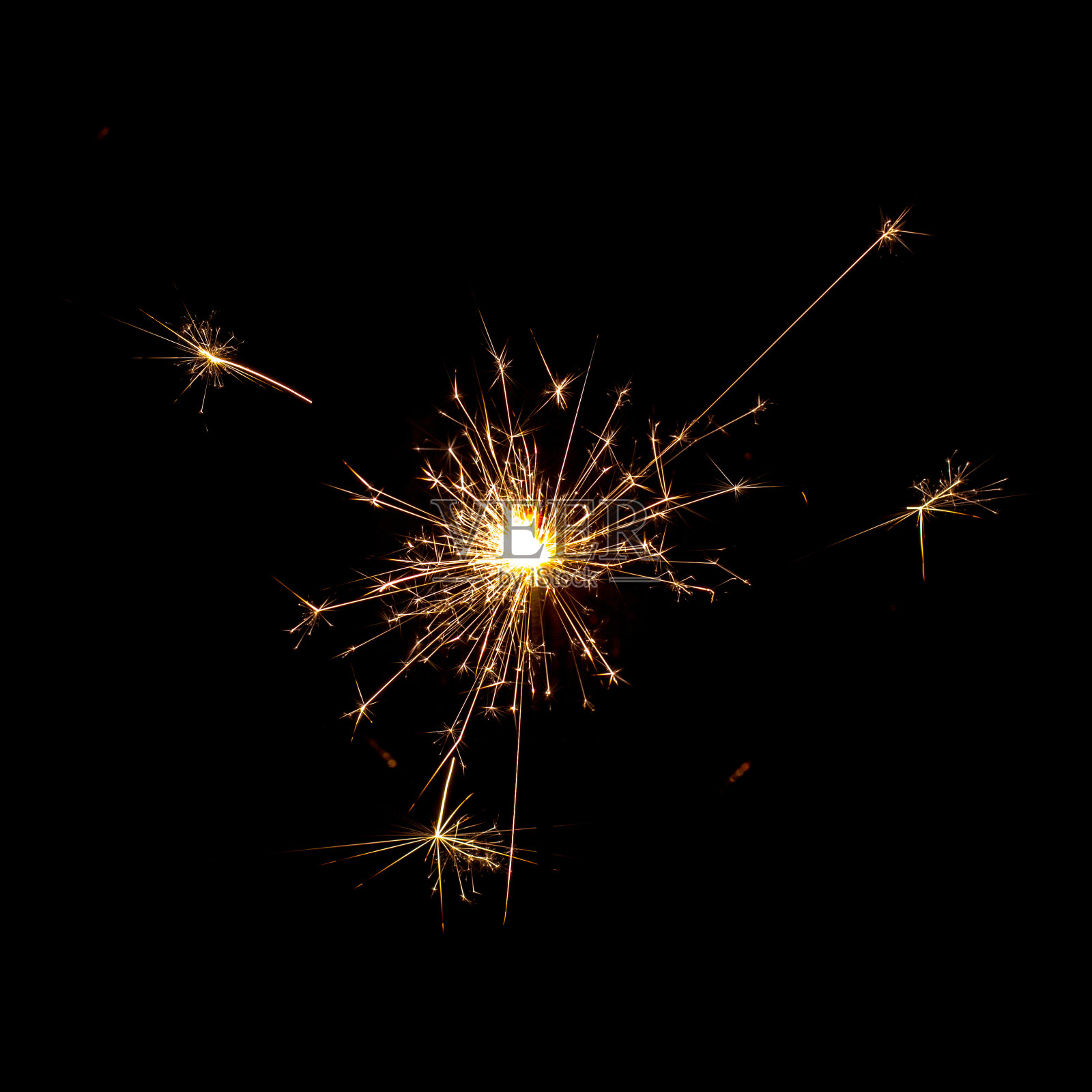 燃烧的火花与飞行的火花在黑暗的背景照片摄影图片