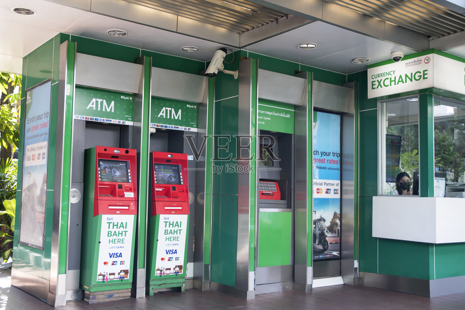 曼谷街头的开元银行自动取款机照片摄影图片