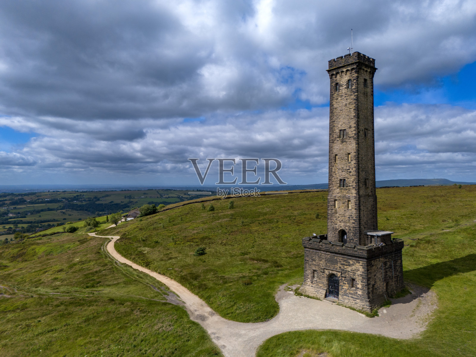 穿过霍尔科姆荒原和皮尔塔的小路照片摄影图片